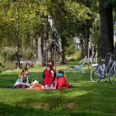 Schlosspark Tatil parkı 4*